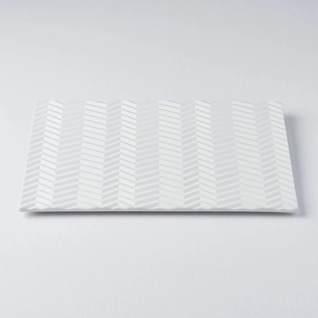 White 3D textured platter 33cm - Image 5