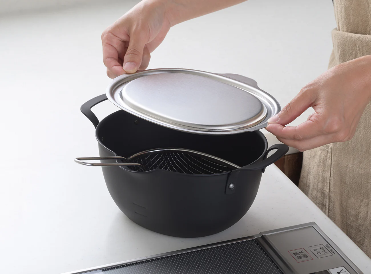 Aikata Stainless Steel Lid for Deep Frying Pan - Image 4