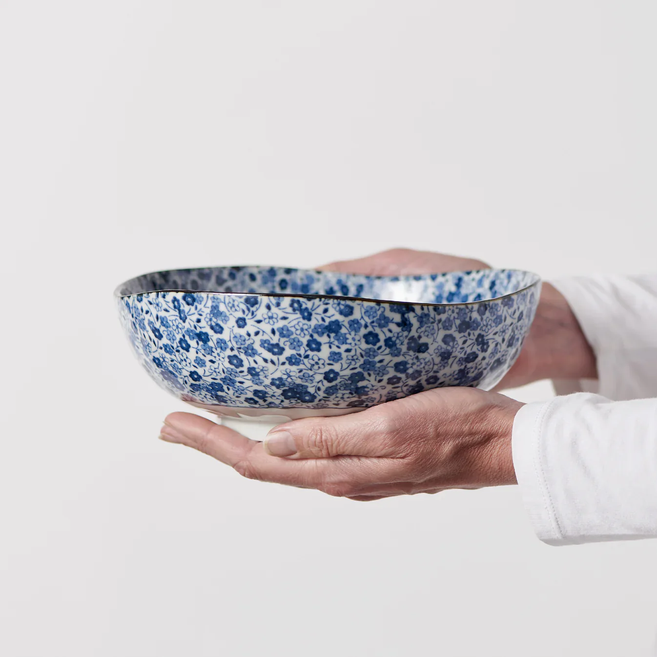 Blue Daisy uneven medium bowl 16cm - Image 5