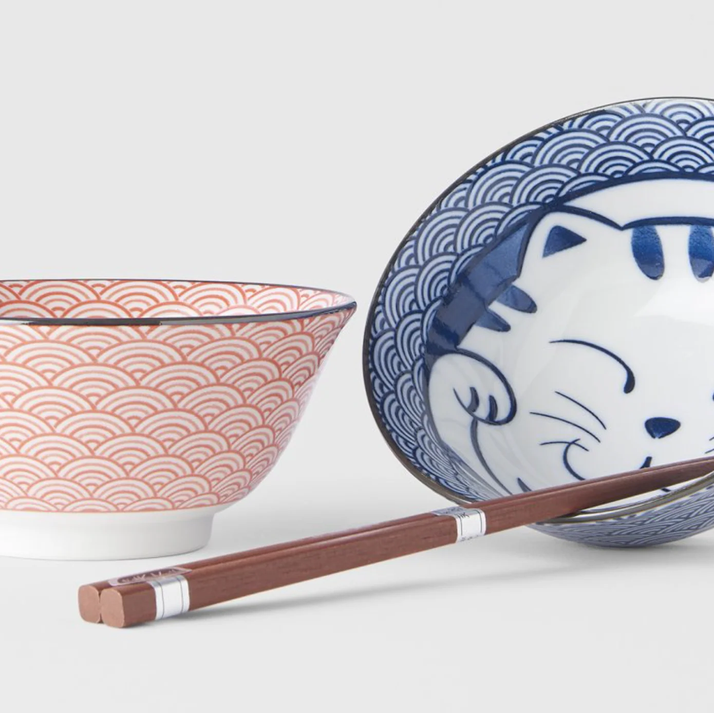 Red and blue Maneki cat 2 piece boxed bowl set 15cm - Image 2