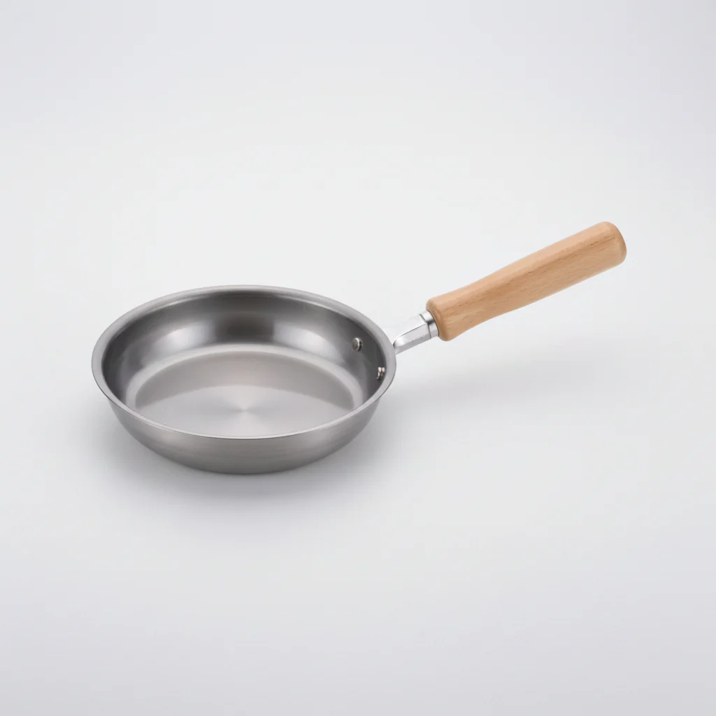 Chitose Wooden-Handled Iron Frying Pan 16cm