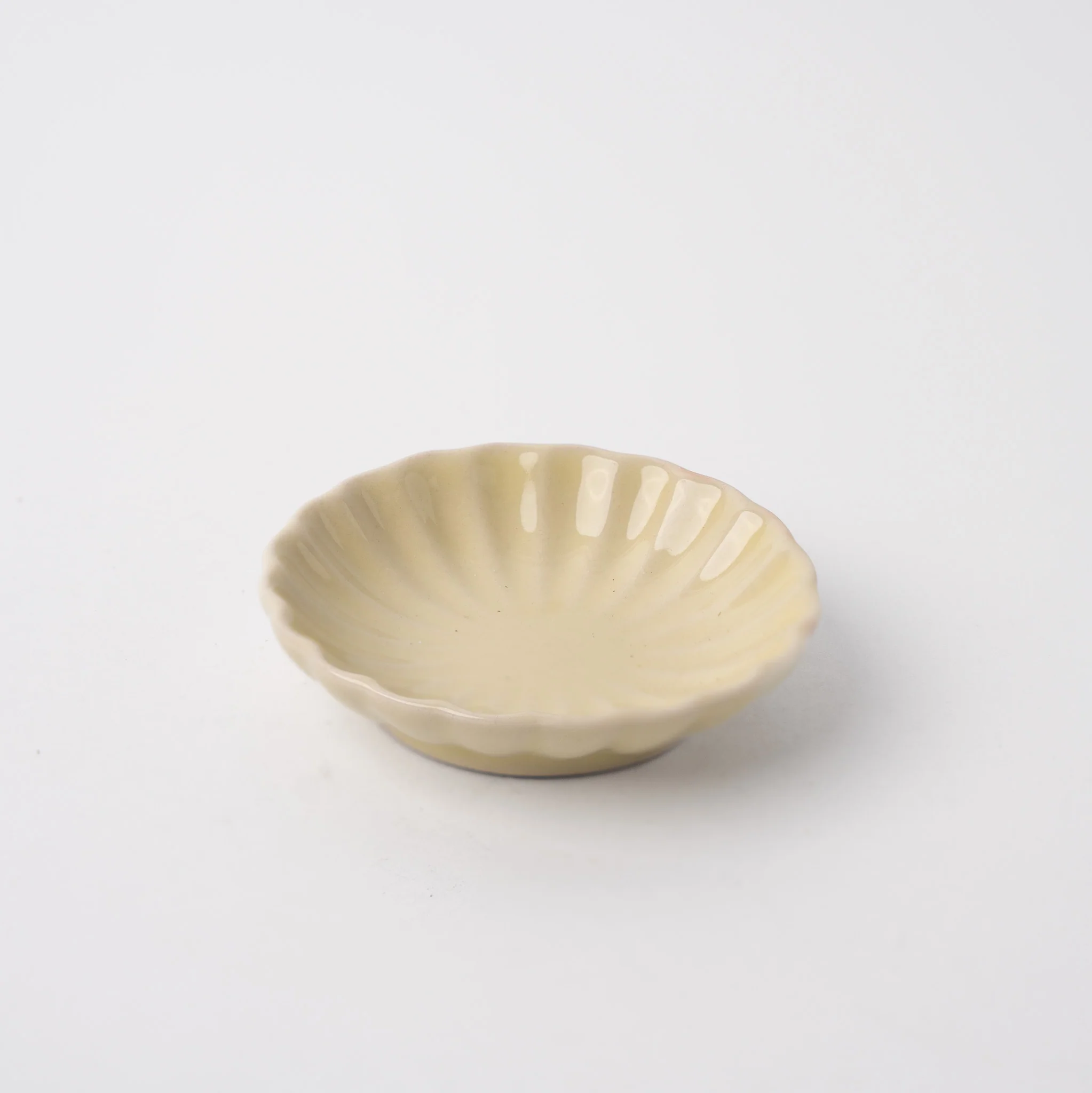 Chrysanthemum round sauce dish yellow 7.5cm