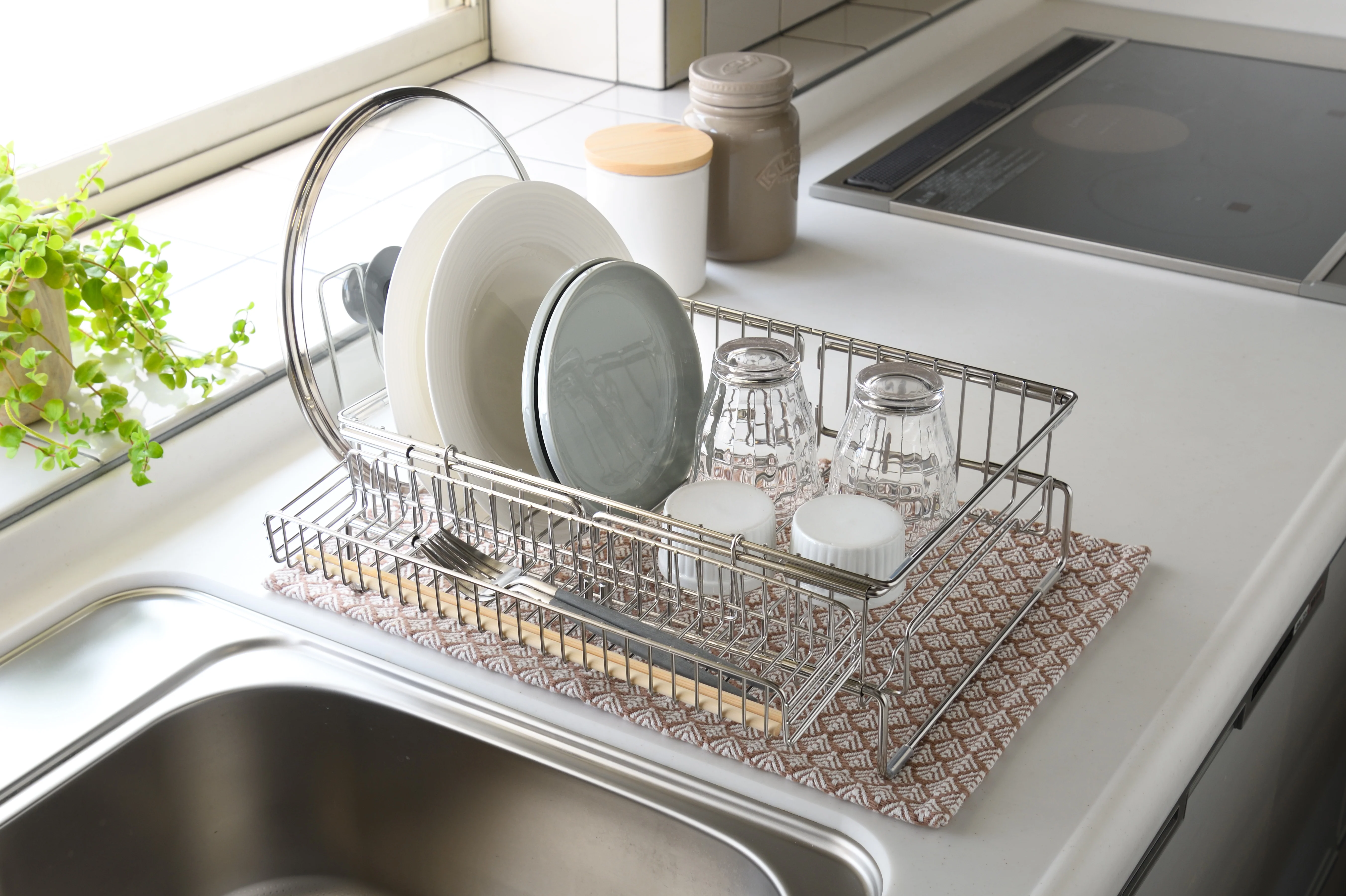 Enzo Expandable Sink Dish Drainer Rack with Lid & Cutting Board Stand - Image 4