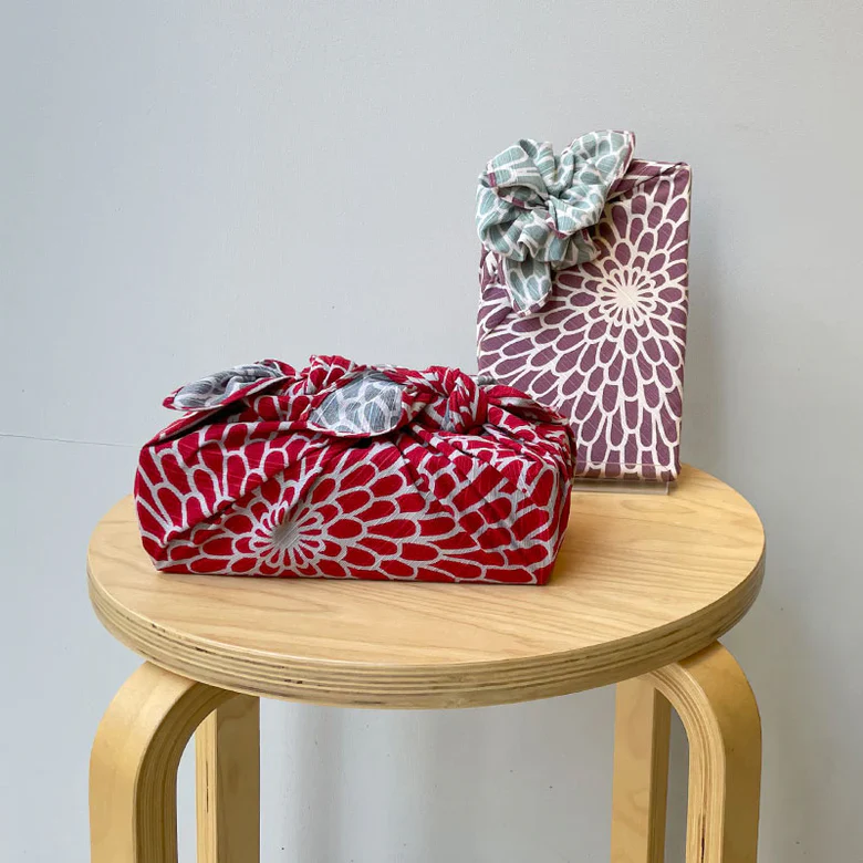 Furoshiki Isa monyo Reversible - Chrysanthemum Red Blue 48cm - Image 2