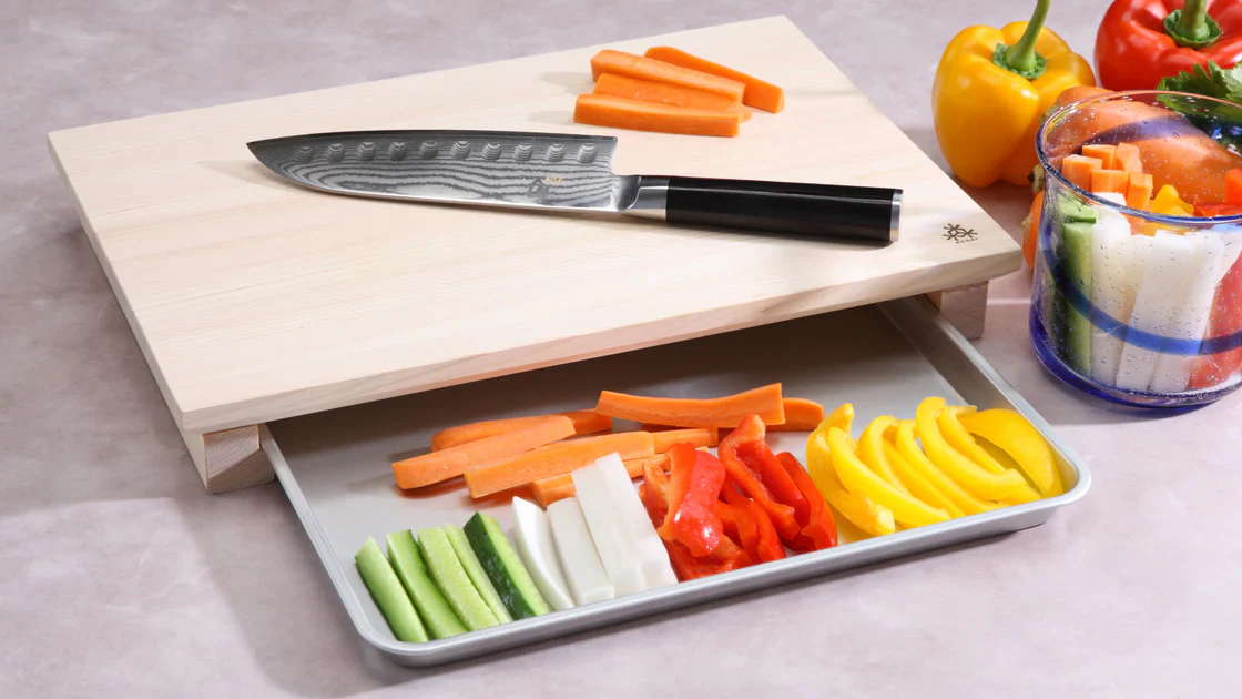 Hinoki Cutting Board with Tray Small - Image 3