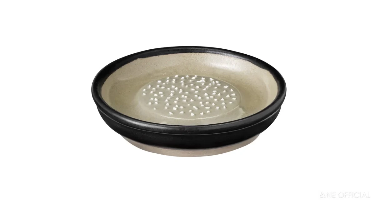 Motoshige Iwami Ware Japanese Ceramic Ginger Grater 10cm - Black - Image 3
