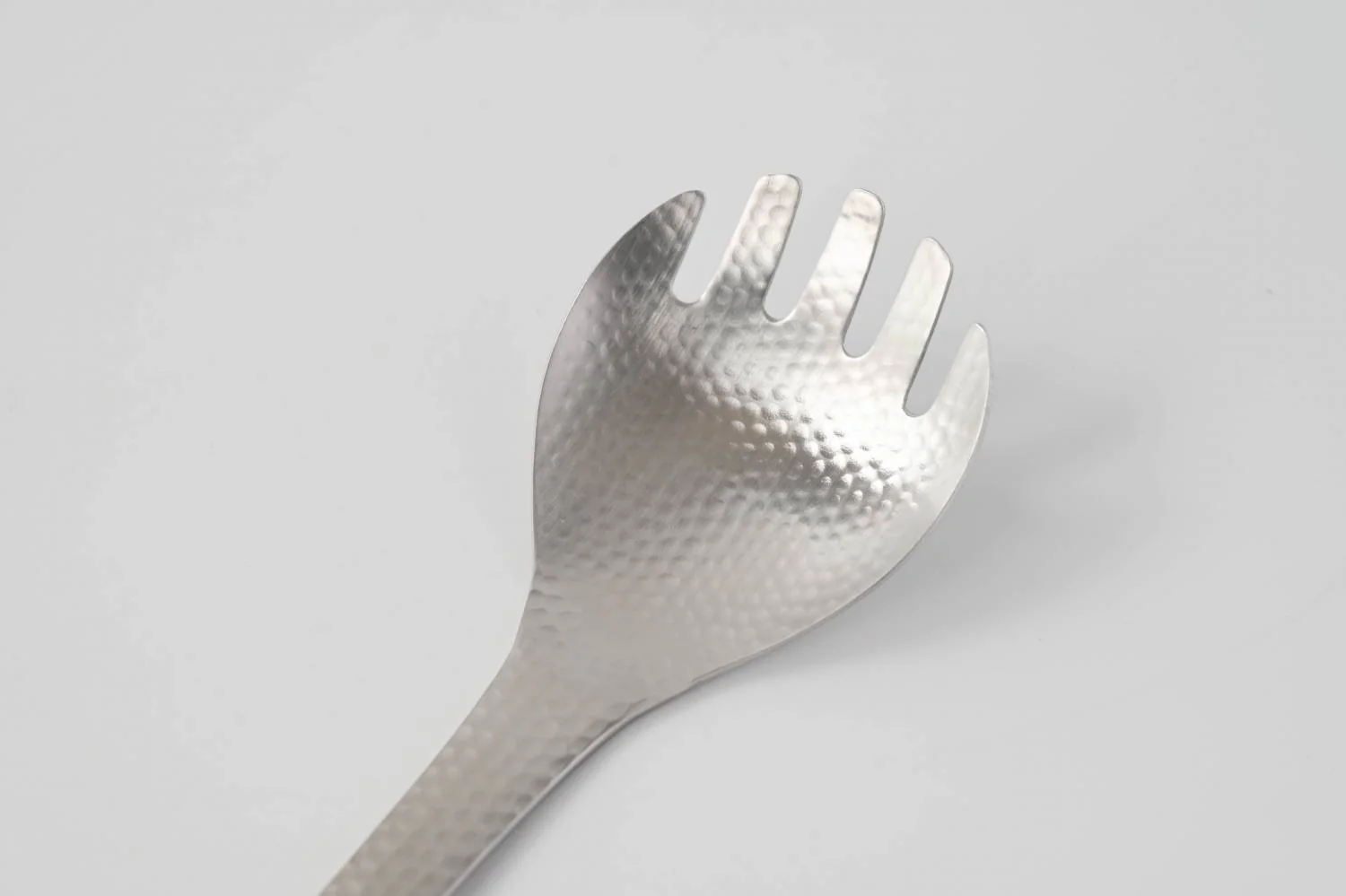 Nagomi Hammered Round Serving Fork 21cm - Image 3