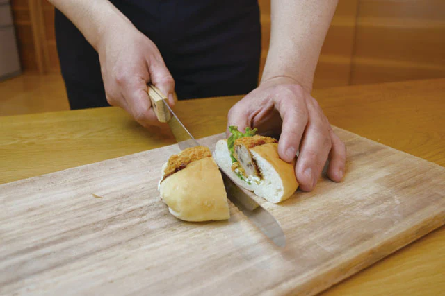 Tomita Style Wavy Bread Knife 24.5cm - Image 3