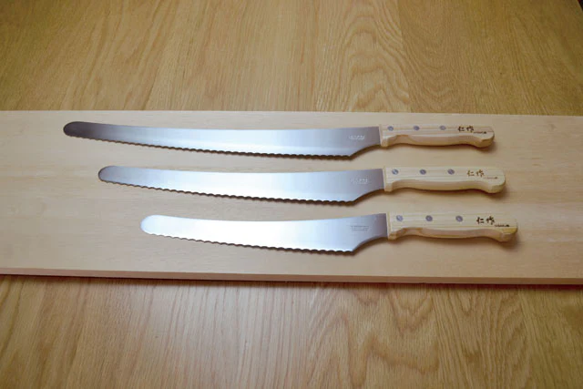 Tomita Style Wavy Bread Knife 24.5cm - Image 5