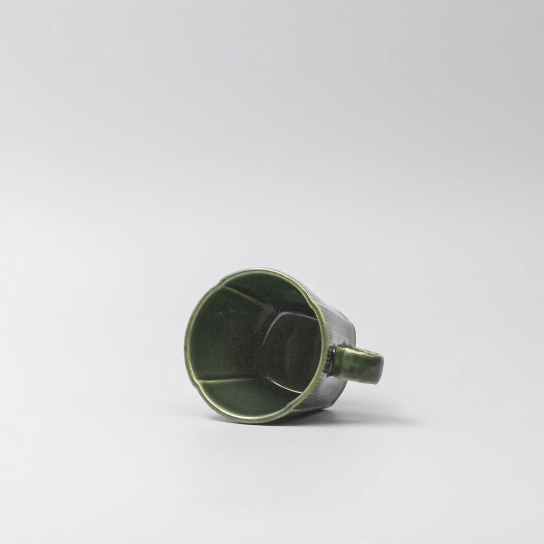 Reeded Oribe green mug with handle 190ml - Image 3