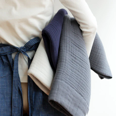 Shinto inner pile bath towel charcoal - 63 x 130cm - Image 2