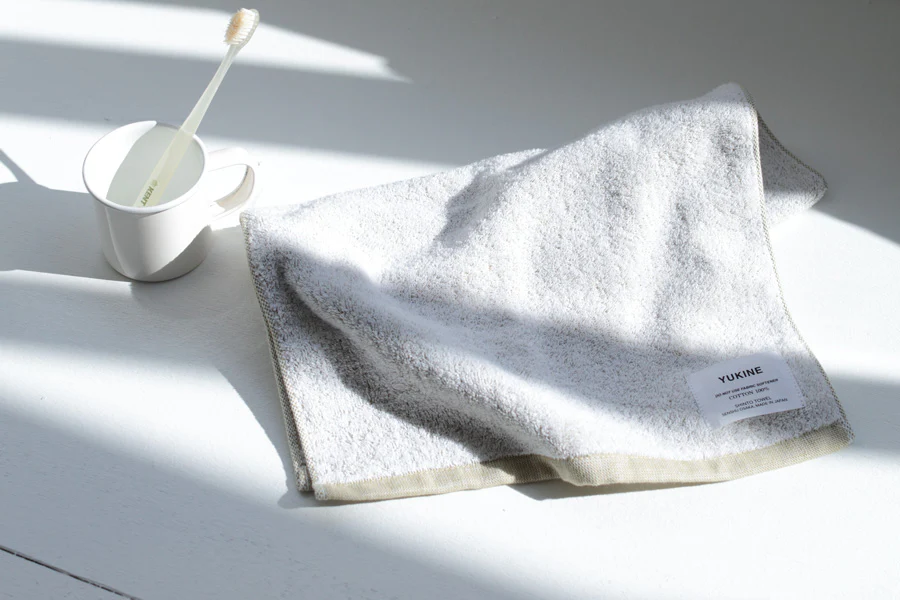 Shinto Yukine face and hand towel white - 33 x 82cm - Image 3