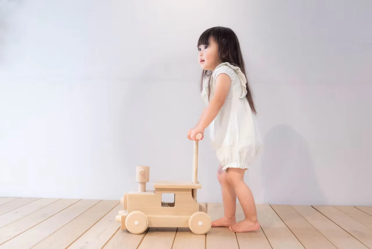 Tetetoys Wooden Choo Choo Train Rider & Walker - Image 3